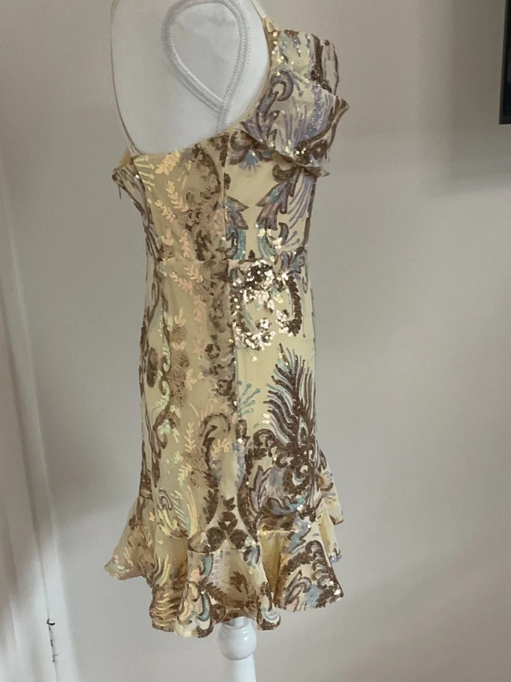 🤩One and Only Sequin Embellished Scoop Neck Ruffle Hem Mini Dress Gold - size L - Picture 5 of 8